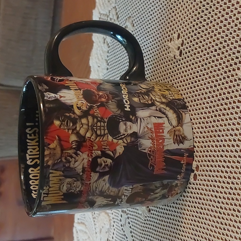 Universal Studios Monsters Horror 20 oz Mug - Picture 3 of 16